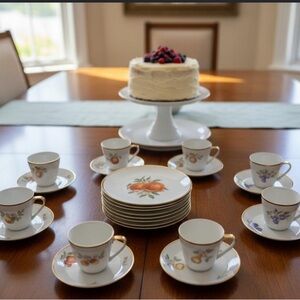 Lorenz Hutschenreuther Fruit Pattern Dessert Salad Plates Teacups and Saucers